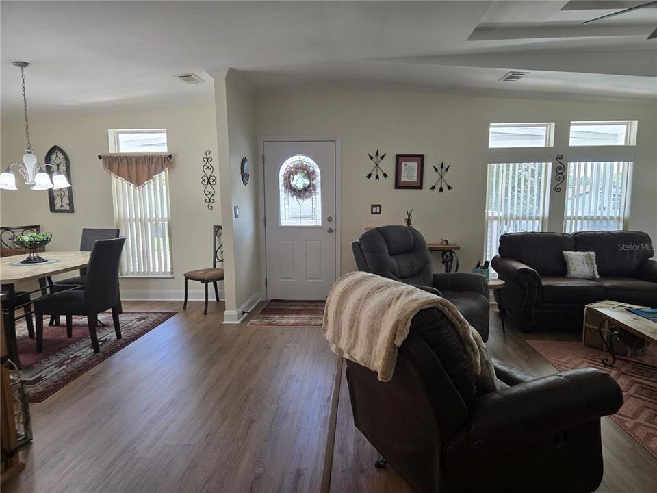 For Sale: $295,000 (2 beds, 2 baths, 1740 Square Feet)