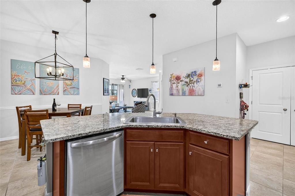 En Venta: $309,999 (3 camas, 2 baños, 1587 Pies cuadrados)