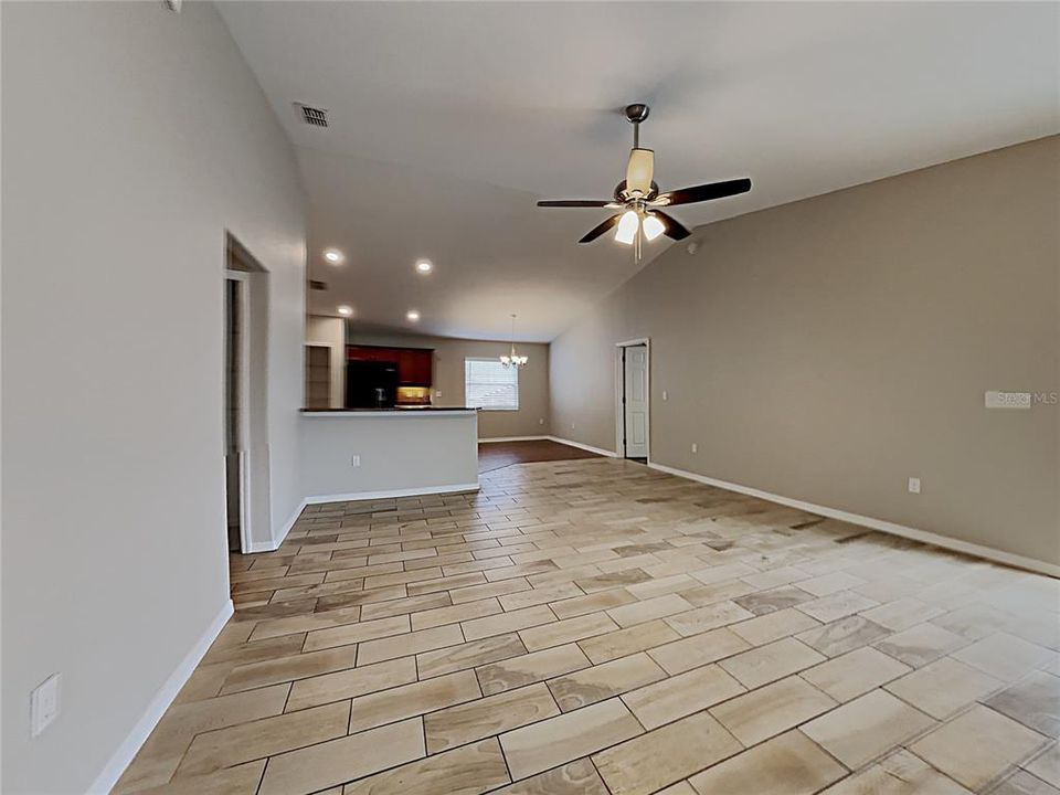For Rent: $2,075 (3 beds, 2 baths, 1488 Square Feet)