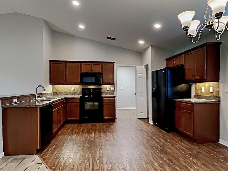 For Rent: $2,075 (3 beds, 2 baths, 1488 Square Feet)