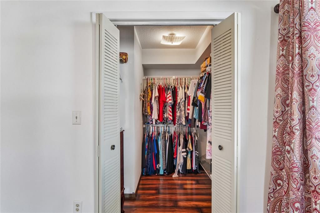 En Venta: $875,000 (5 camas, 3 baños, 3258 Pies cuadrados)