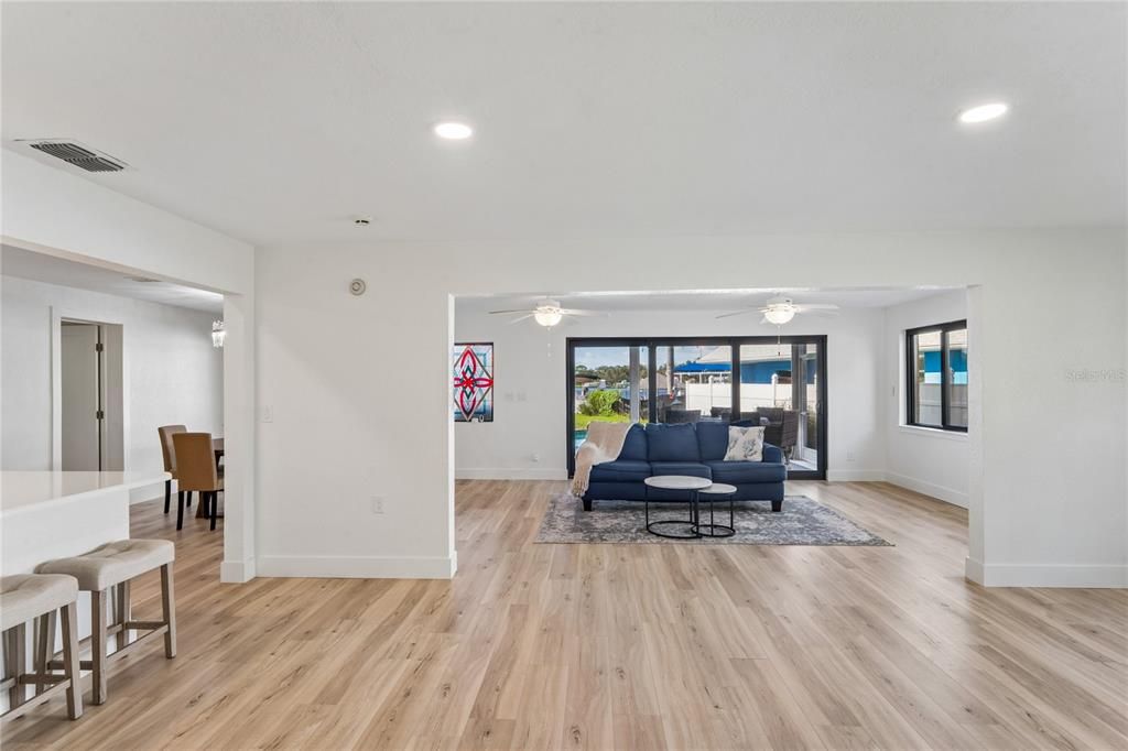 En Venta: $875,000 (5 camas, 3 baños, 3258 Pies cuadrados)