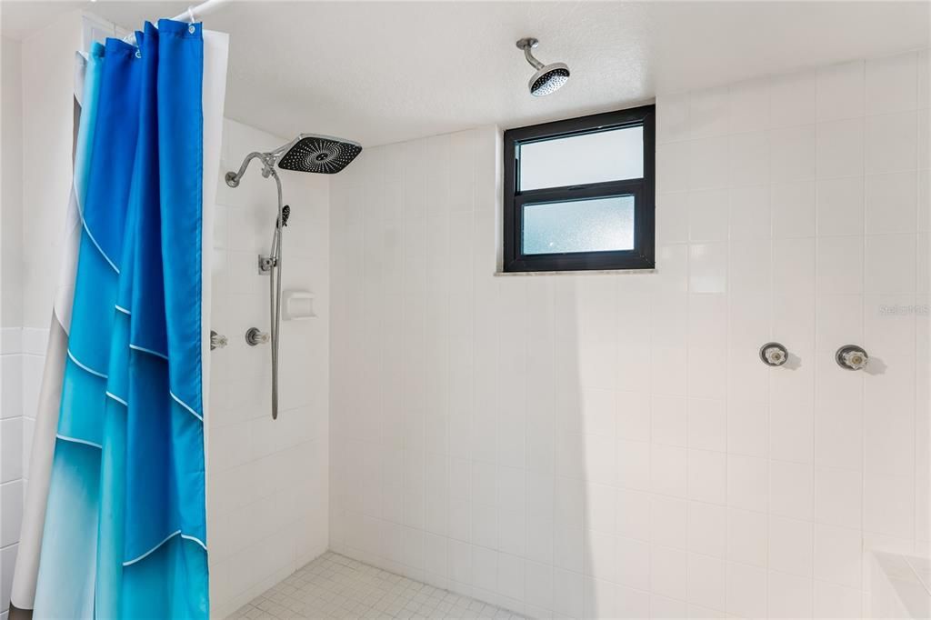 En Venta: $875,000 (5 camas, 3 baños, 3258 Pies cuadrados)