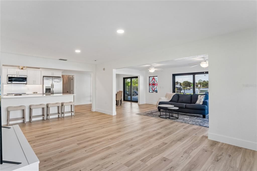 En Venta: $875,000 (5 camas, 3 baños, 3258 Pies cuadrados)