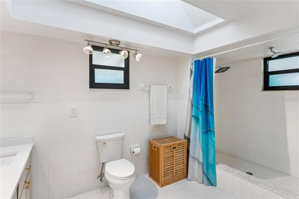 En Venta: $875,000 (5 camas, 3 baños, 3258 Pies cuadrados)