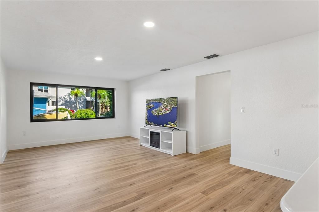 En Venta: $875,000 (5 camas, 3 baños, 3258 Pies cuadrados)