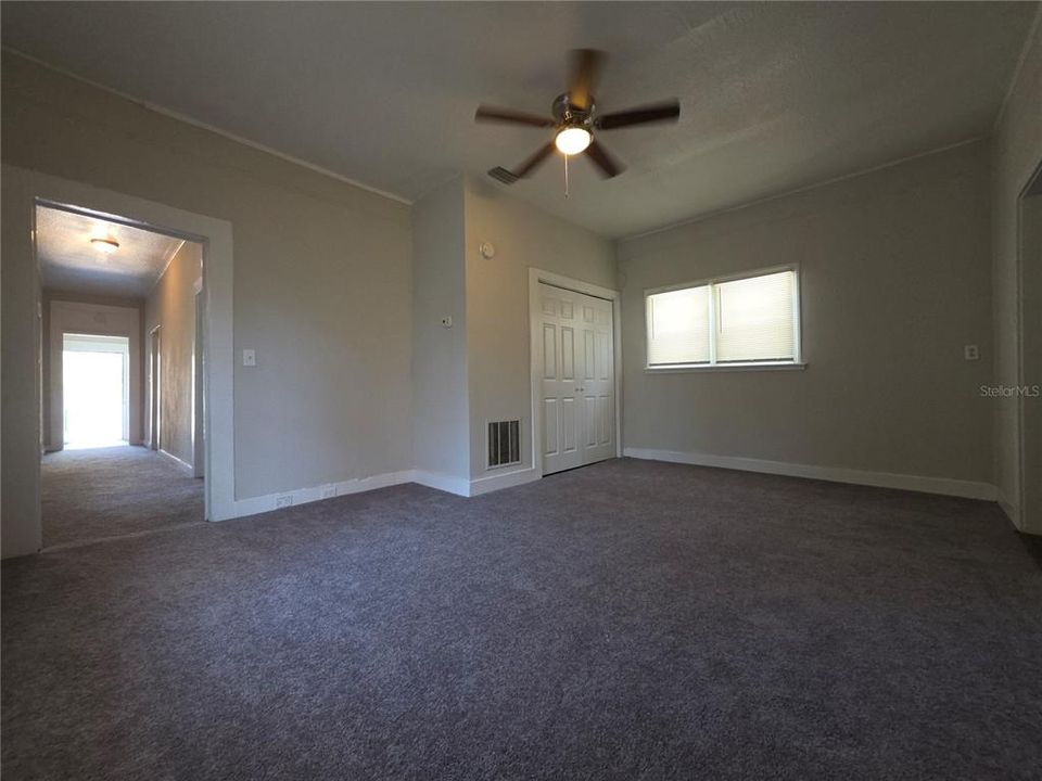 For Rent: $1,099 (3 beds, 1 baths, 1044 Square Feet)