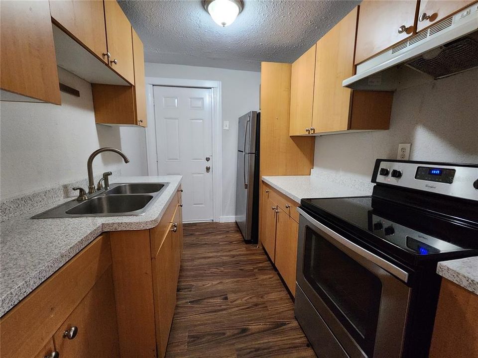For Rent: $1,099 (3 beds, 1 baths, 1044 Square Feet)