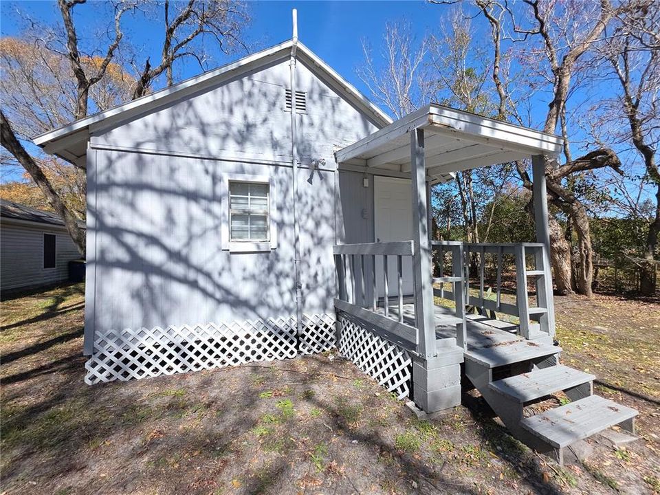 For Rent: $1,099 (3 beds, 1 baths, 1044 Square Feet)