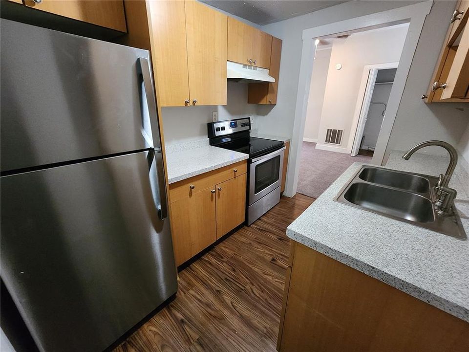 For Rent: $1,099 (3 beds, 1 baths, 1044 Square Feet)