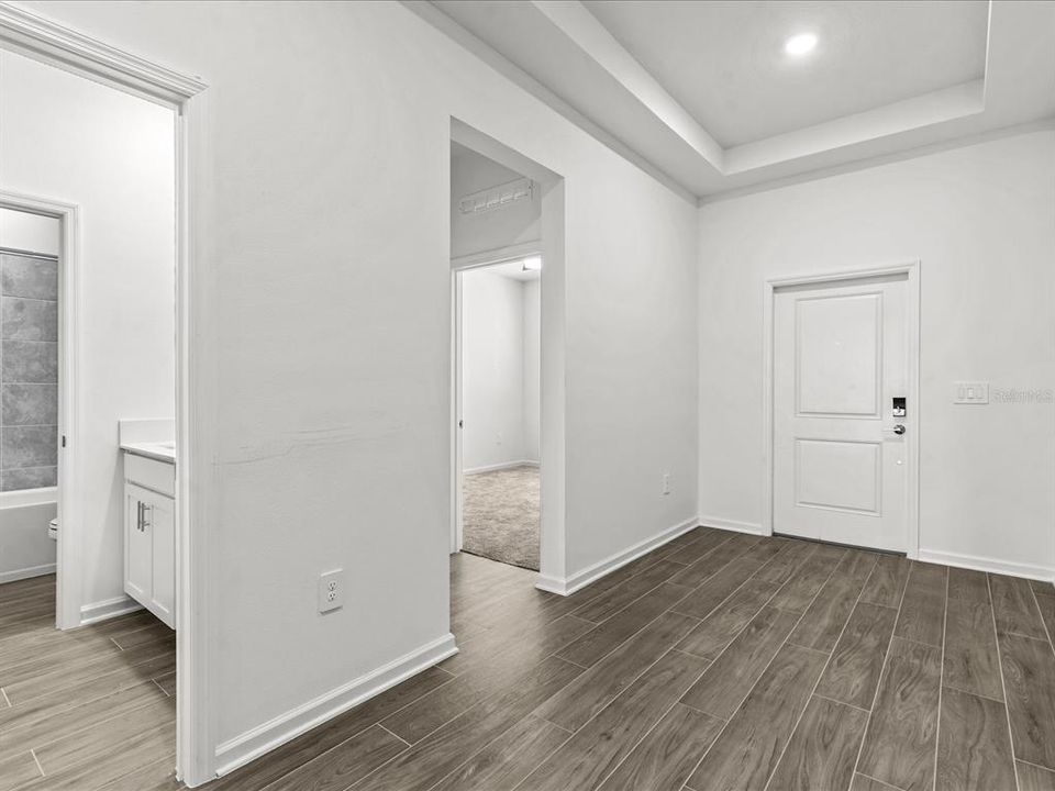 Active With Contract: $2,900 (4 beds, 3 baths, 2199 Square Feet)