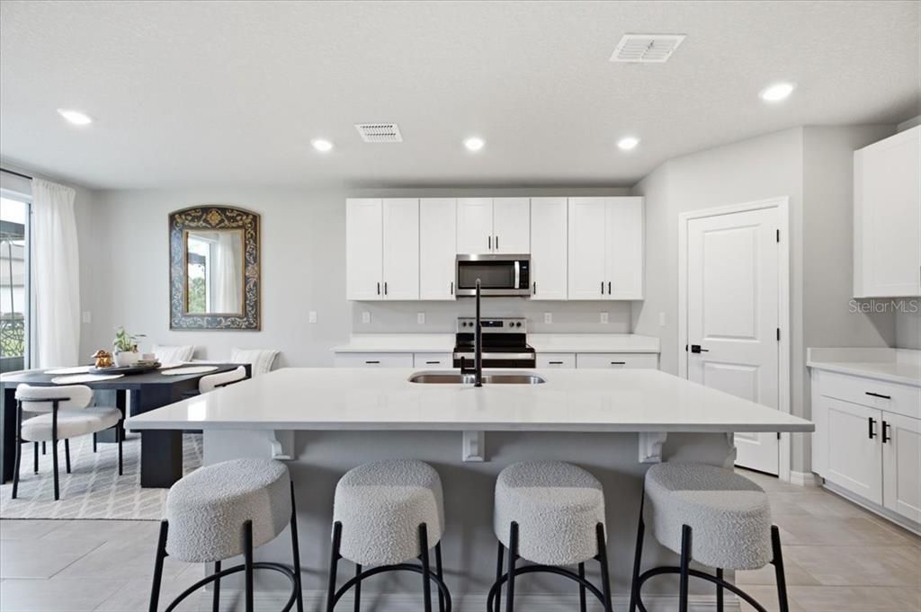 For Rent: $3,000 (4 beds, 3 baths, 1988 Square Feet)