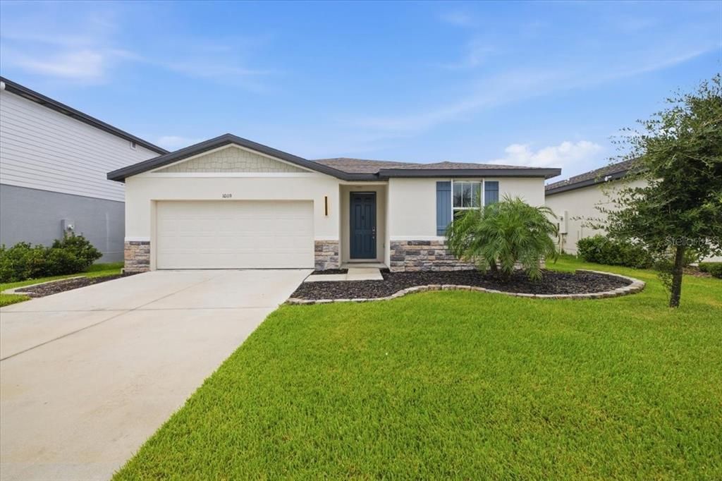 For Rent: $3,000 (4 beds, 3 baths, 1988 Square Feet)