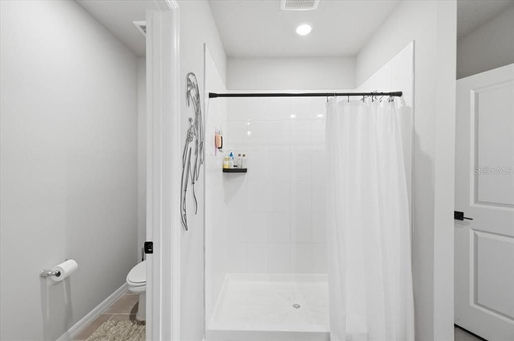 For Rent: $3,000 (4 beds, 3 baths, 1988 Square Feet)