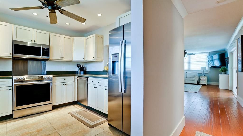For Rent: $2,500 (3 beds, 2 baths, 1801 Square Feet)