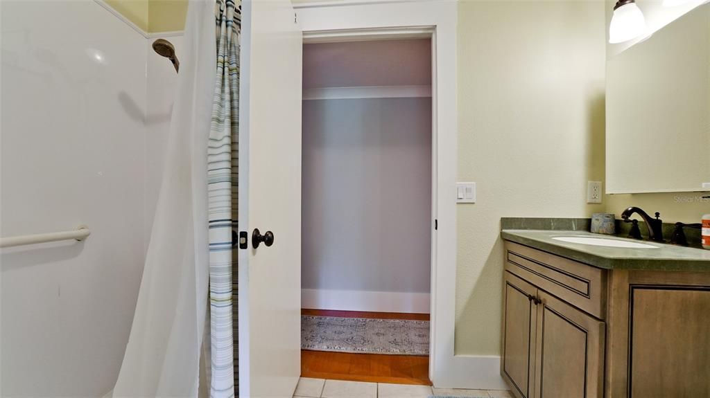 For Rent: $2,500 (3 beds, 2 baths, 1801 Square Feet)