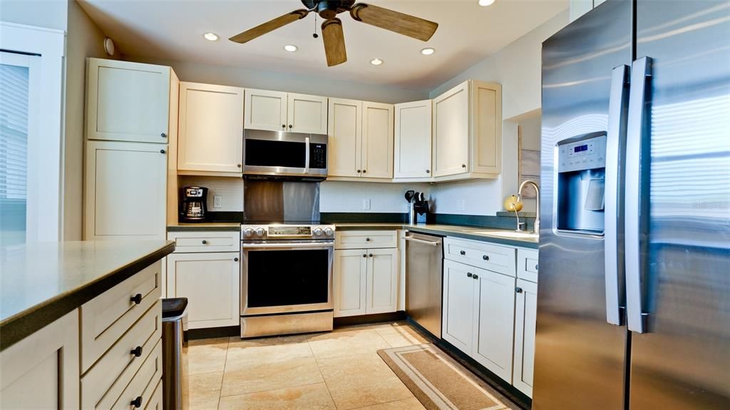 For Rent: $2,500 (3 beds, 2 baths, 1801 Square Feet)