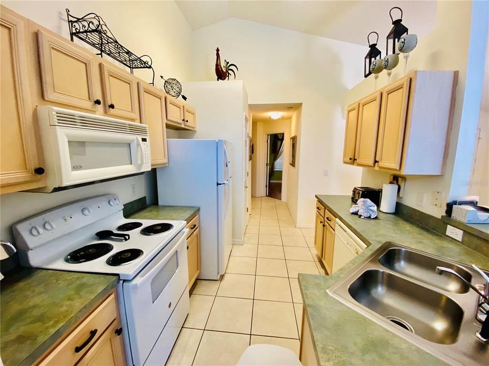 В аренду: $2,800 (4 спален, 3 ванн, 1596 Квадратных фут)