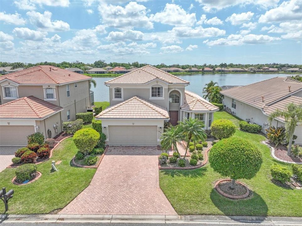 For Sale: $550,000 (3 beds, 2 baths, 2105 Square Feet)