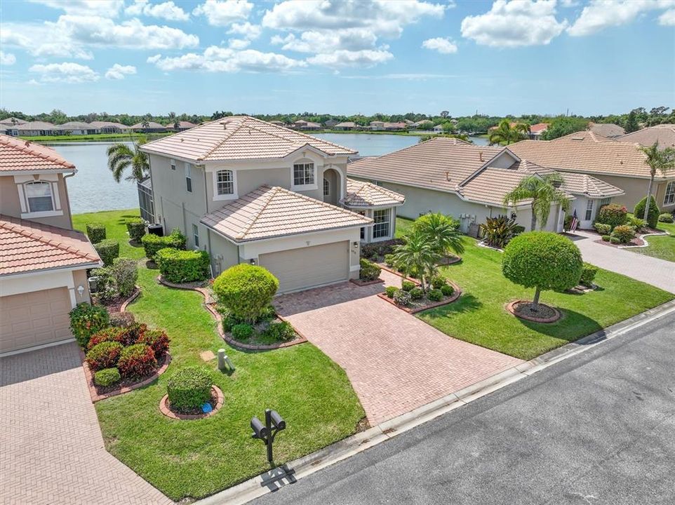 For Sale: $550,000 (3 beds, 2 baths, 2105 Square Feet)