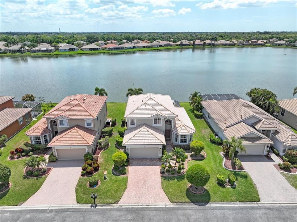 For Sale: $550,000 (3 beds, 2 baths, 2105 Square Feet)