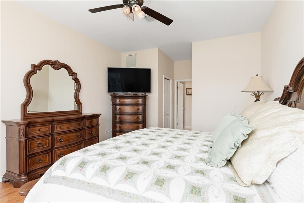 For Sale: $550,000 (3 beds, 2 baths, 2105 Square Feet)