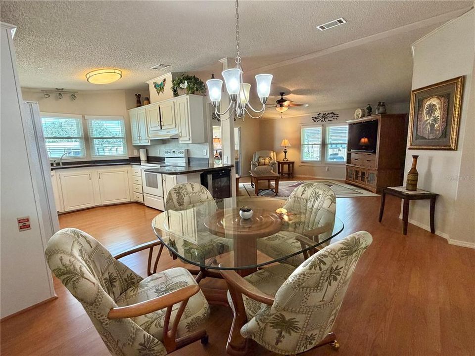 En Venta: $169,000 (2 camas, 2 baños, 1372 Pies cuadrados)
