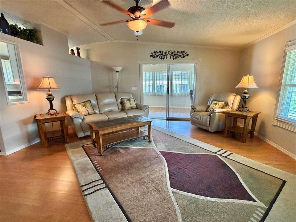En Venta: $169,000 (2 camas, 2 baños, 1372 Pies cuadrados)