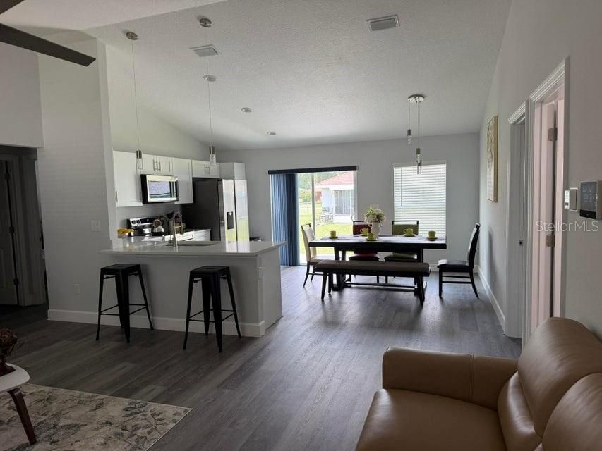 For Rent: $2,400 (3 beds, 3 baths, 1264 Square Feet)