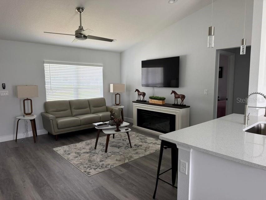 For Rent: $2,400 (3 beds, 3 baths, 1264 Square Feet)