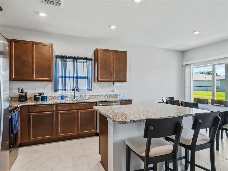 For Sale: $260,000 (3 beds, 2 baths, 1303 Square Feet)