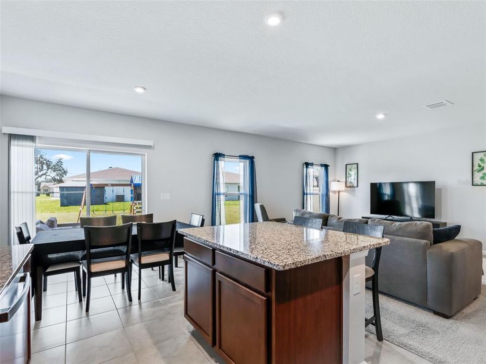 For Sale: $260,000 (3 beds, 2 baths, 1303 Square Feet)