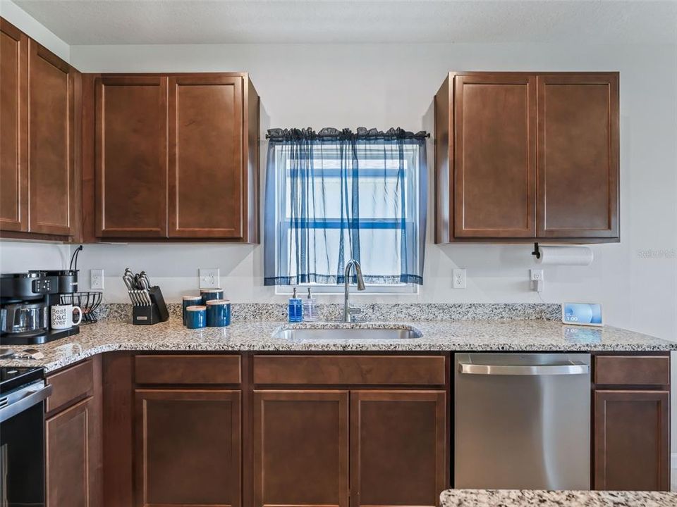 For Sale: $260,000 (3 beds, 2 baths, 1303 Square Feet)