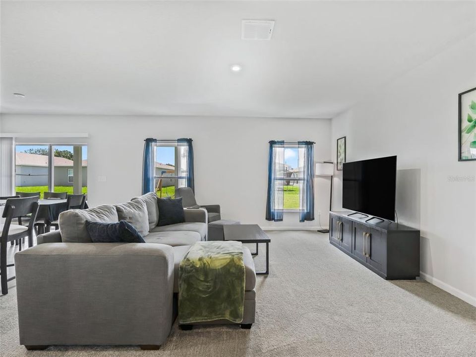 For Sale: $260,000 (3 beds, 2 baths, 1303 Square Feet)