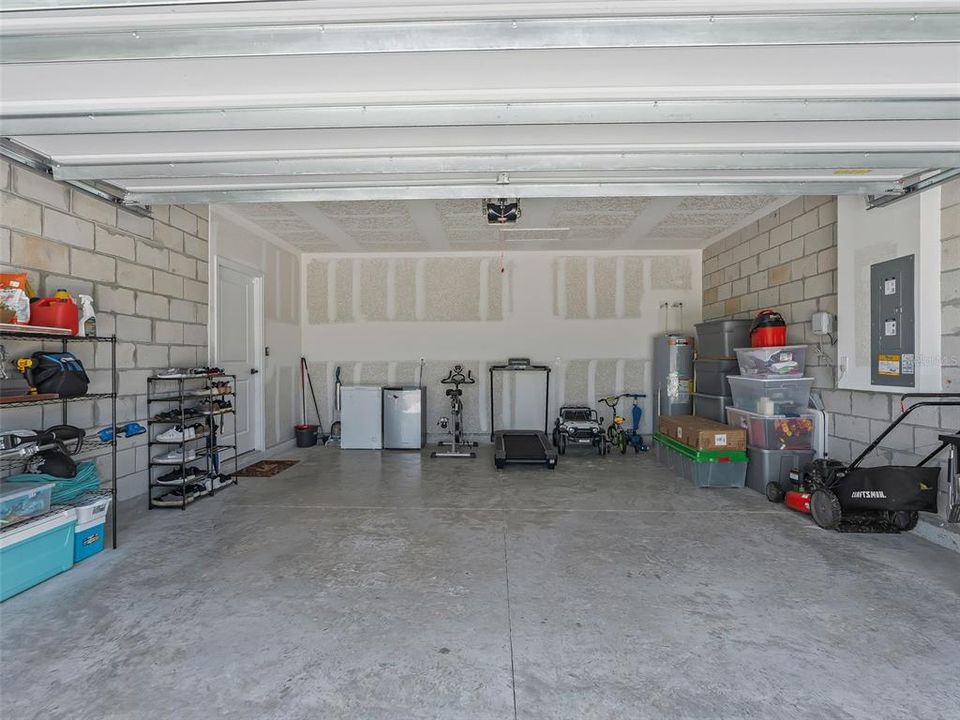 For Sale: $260,000 (3 beds, 2 baths, 1303 Square Feet)
