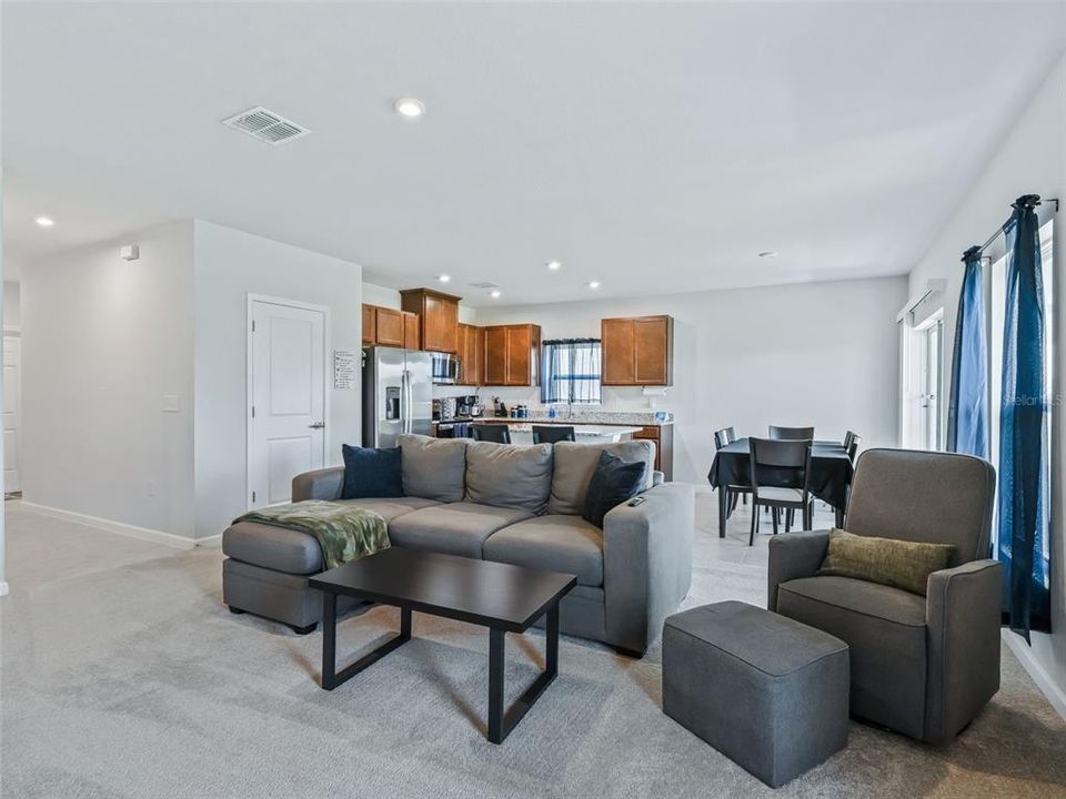 For Sale: $260,000 (3 beds, 2 baths, 1303 Square Feet)