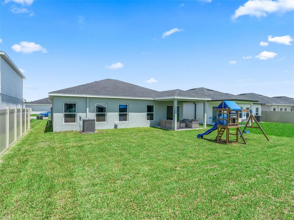 For Sale: $260,000 (3 beds, 2 baths, 1303 Square Feet)