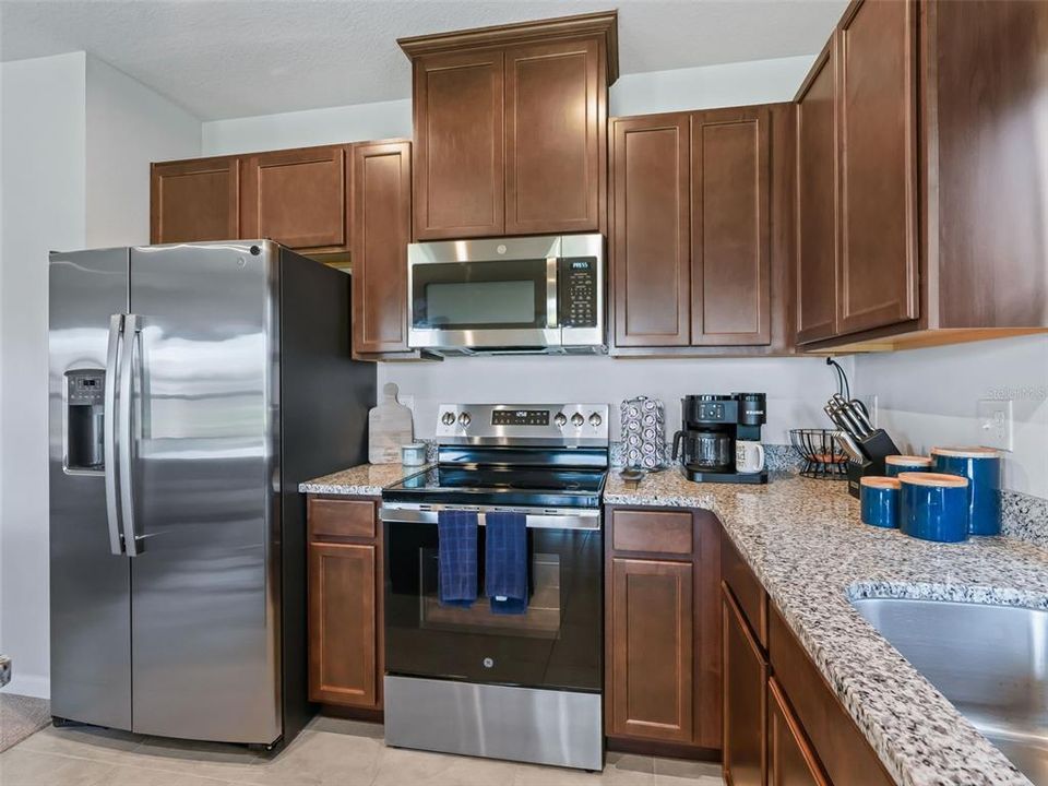 For Sale: $260,000 (3 beds, 2 baths, 1303 Square Feet)