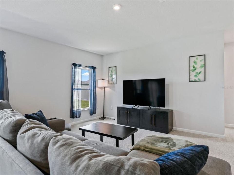 For Sale: $260,000 (3 beds, 2 baths, 1303 Square Feet)