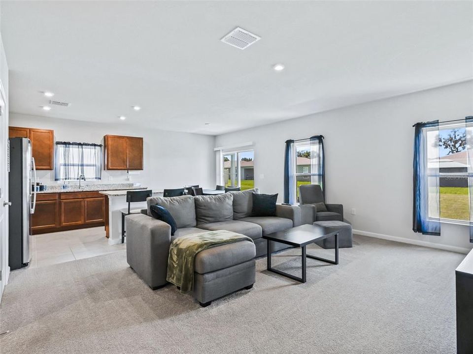 For Sale: $260,000 (3 beds, 2 baths, 1303 Square Feet)