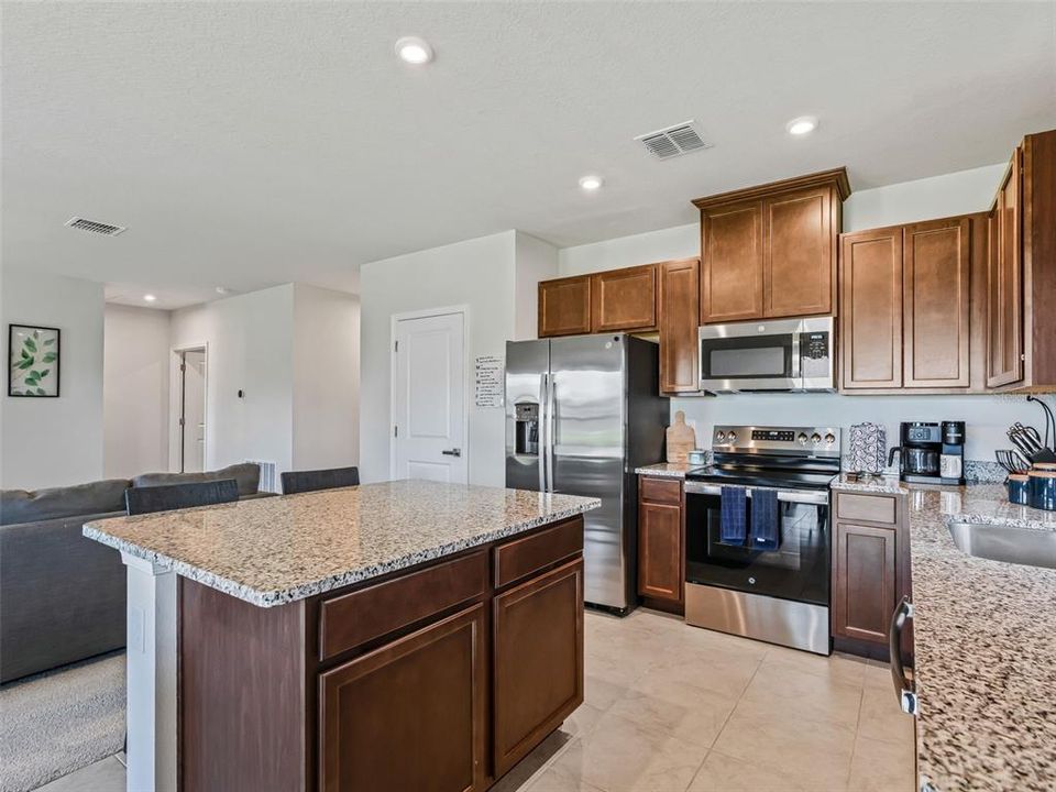 For Sale: $260,000 (3 beds, 2 baths, 1303 Square Feet)