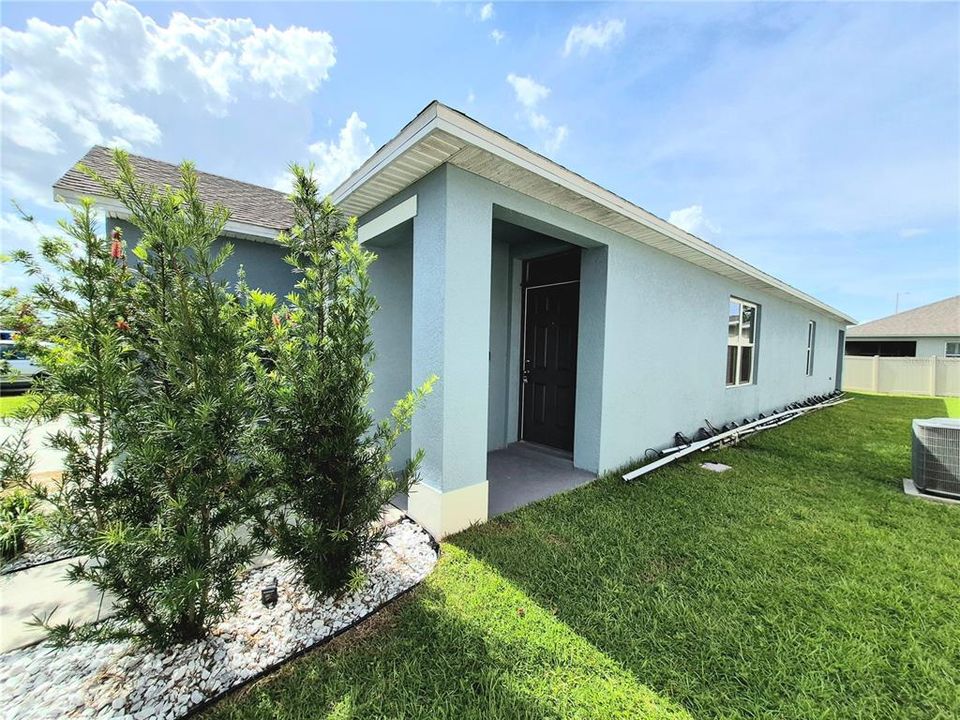 For Rent: $2,100 (3 beds, 2 baths, 1516 Square Feet)