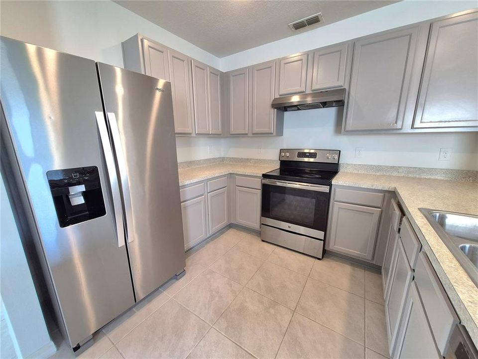 For Rent: $2,100 (3 beds, 2 baths, 1516 Square Feet)