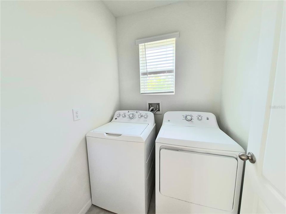 For Rent: $2,100 (3 beds, 2 baths, 1516 Square Feet)