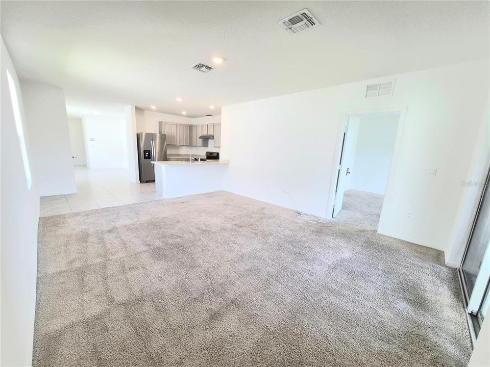 For Rent: $2,100 (3 beds, 2 baths, 1516 Square Feet)