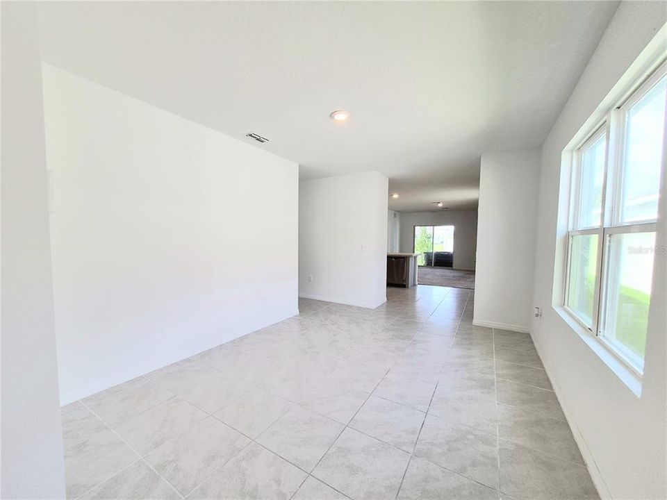 For Rent: $2,100 (3 beds, 2 baths, 1516 Square Feet)