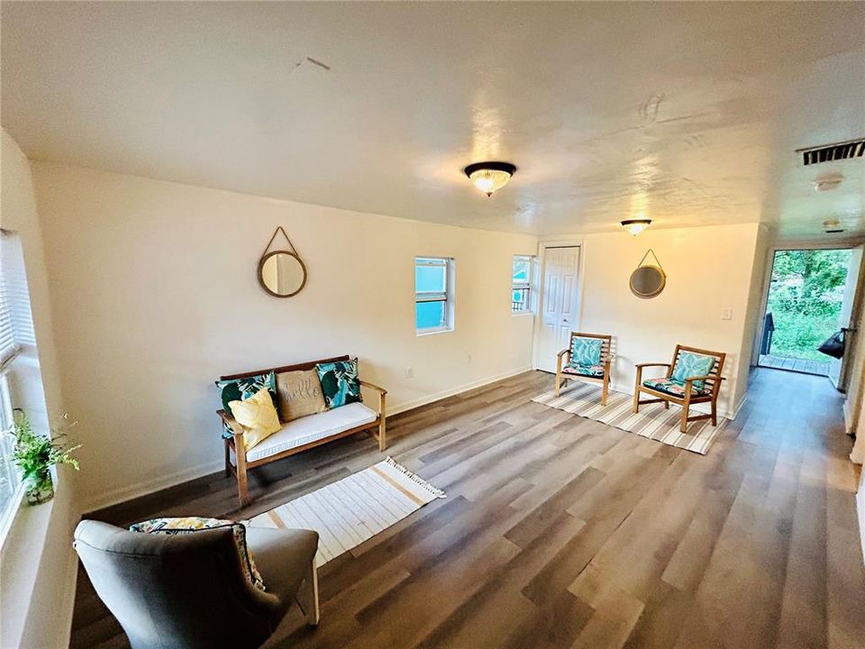 For Rent: $1,475 (2 beds, 1 baths, 690 Square Feet)