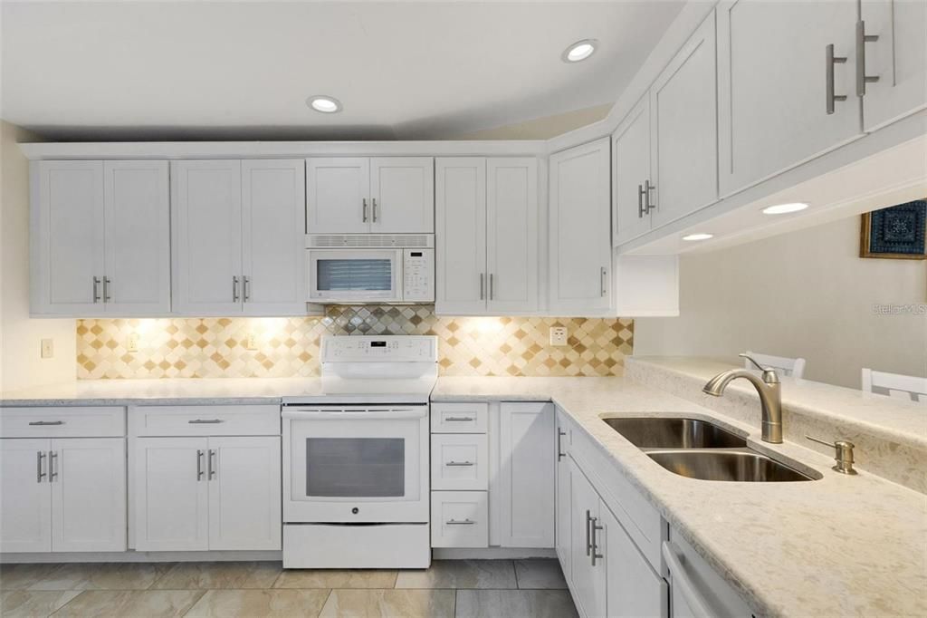 For Rent: $2,500 (2 beds, 2 baths, 1272 Square Feet)