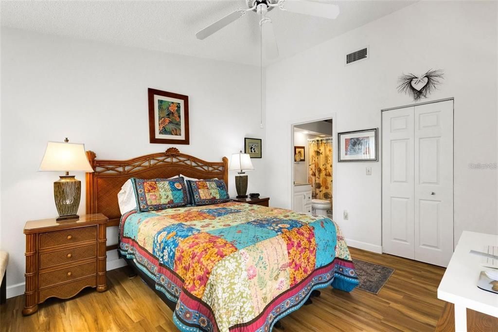 For Rent: $2,500 (2 beds, 2 baths, 1272 Square Feet)