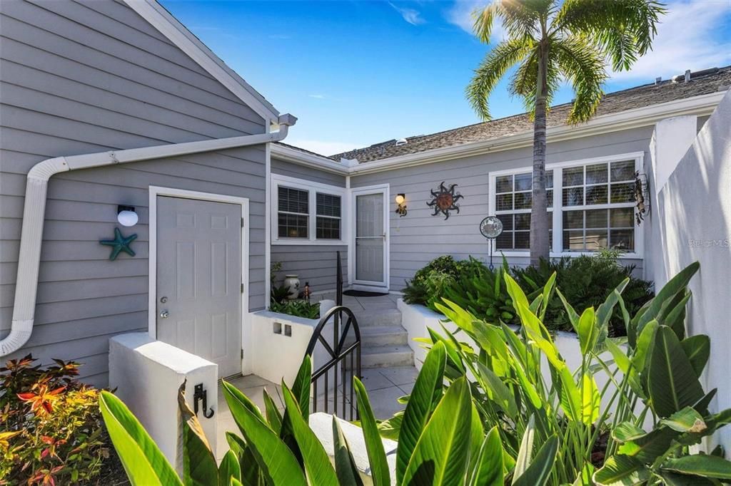 For Rent: $2,500 (2 beds, 2 baths, 1272 Square Feet)